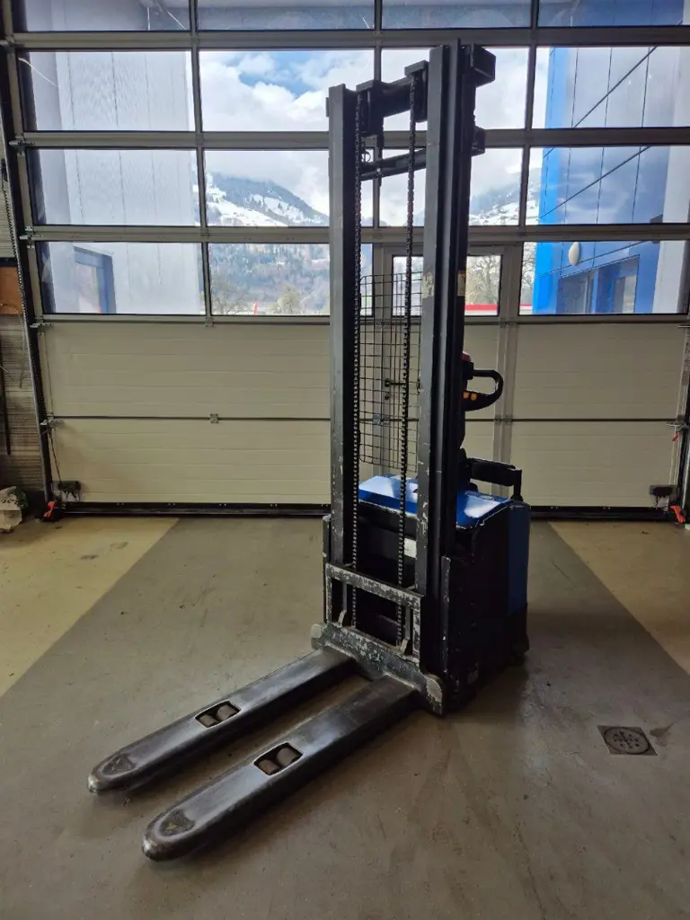 dbd1775a-a3ad-4dc7-bd07-eef9e5dad949-electric-stacker-cdd12-030 (2).jpg