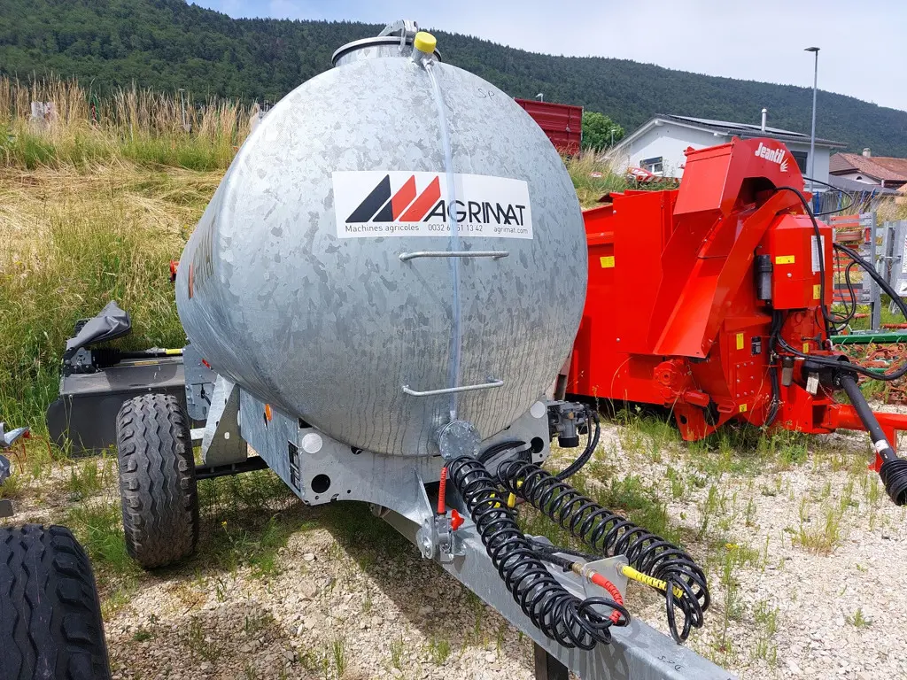 e0b040ab-d358-4e7d-8c88-7bafcdf6cdeb-Agrimat tonneau 3100 air (7).jpg