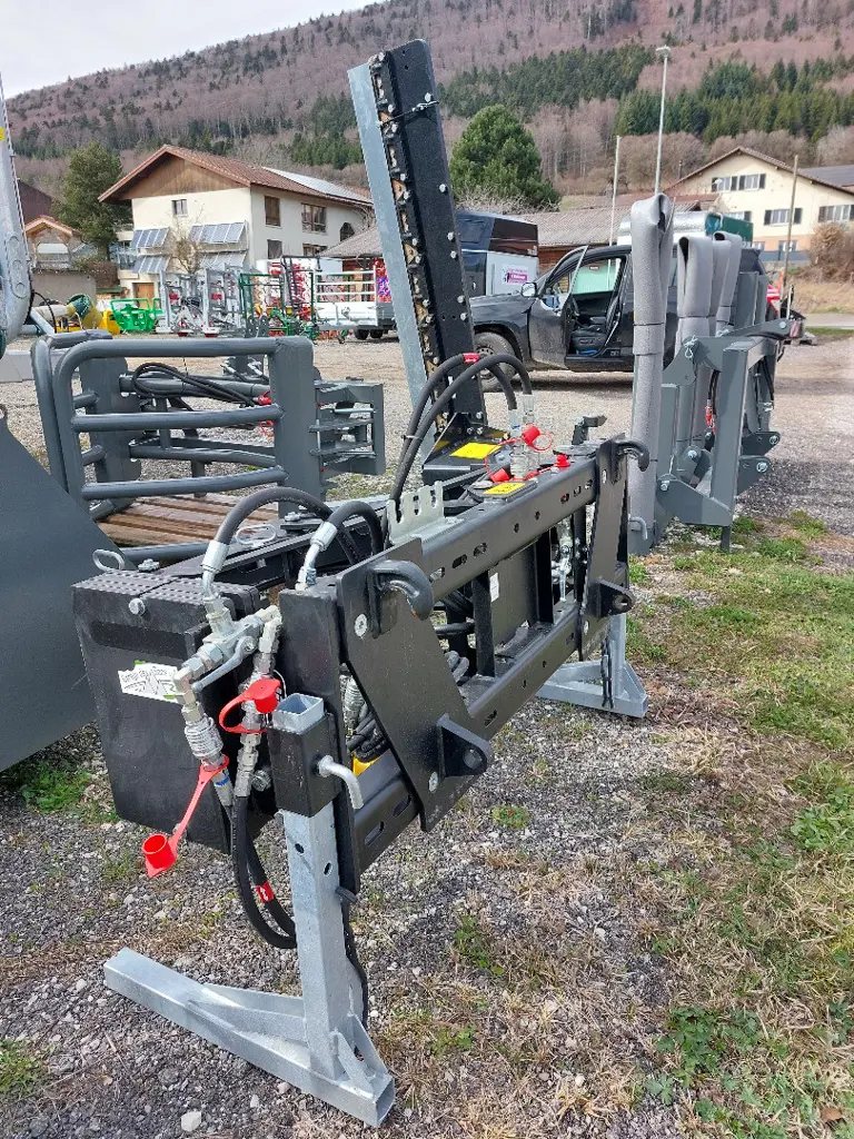 e06ce627-4d17-4b73-bb22-ce1be05e0925-Düvelsdorf MC 190 (4).jpg