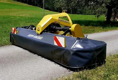 Frontscheibenmäher Tornado 306 Plus mit Aufbereiter Antonio-Carraro & Aebi