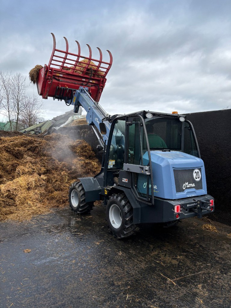 e3f8324b-36b3-4f9c-8dd1-b8dde24d1547-mona-solara-plus-teleskophoflader (1).jpg