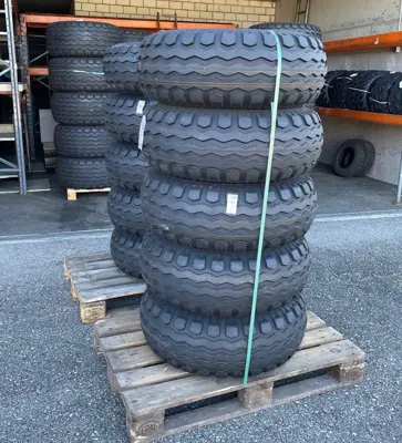 Komplett-Räder 11.5/80-15.3 AW 14 Ply BKT Rad