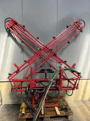 Hardi : rampe 12 m + pompe + cuve 300 lt