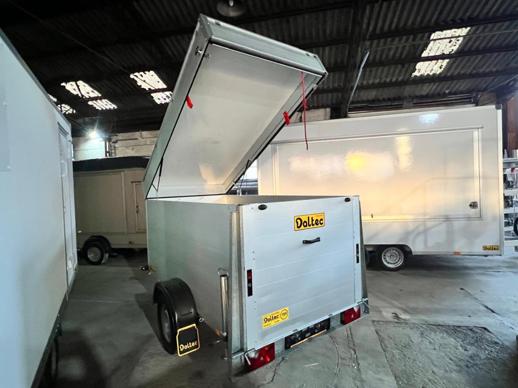 65363aff-ee41-4463-b4fa-f57f087f9d8a-Alukoffer Anhänger mit Klappdeckel (4).jpg