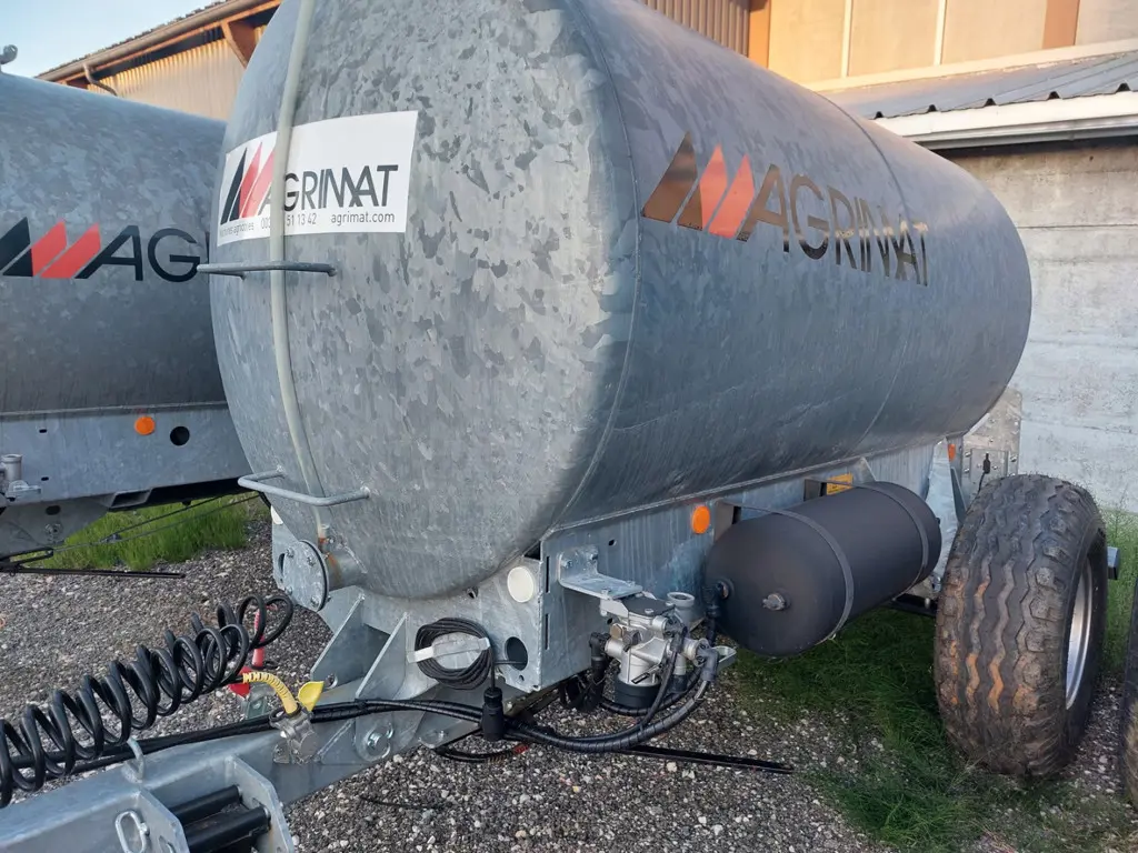 a56f715c-6697-4e5c-a524-d3beef7a83f6-Agrimat tonneau 3100 air (6).jpg