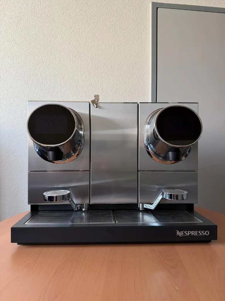 a4950e31-6f67-43a0-b9e9-308637027894-Nespresso_Professional_Momento 200_02.jpg