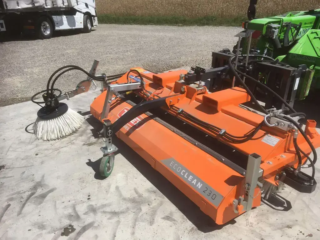 ddeff597-452a-430f-840f-8bda680f66d1-Kehrmaschine Talex 32.jpg