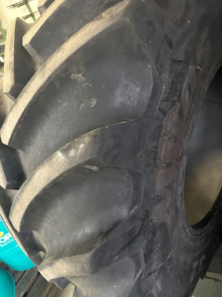 470aae7b-6907-4a64-a9b0-f0e7ff0b299d-Pneu 4.jpg