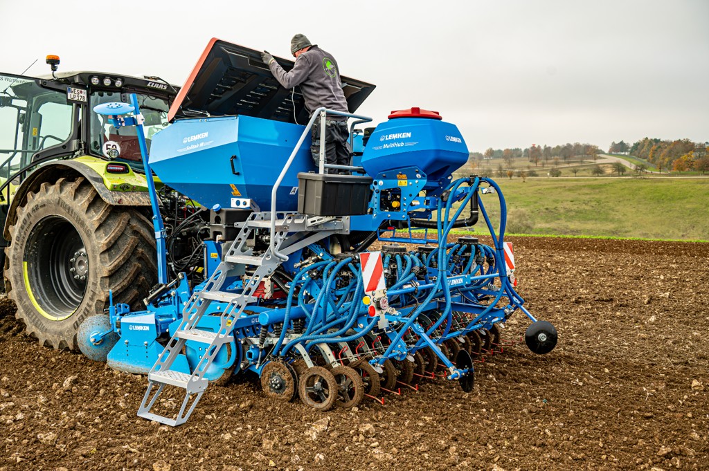8c790909-40b1-4901-abb1-9f50d6538c8d-LEMKEN_Solitair MR_Zirkon 300_MultiHub_17_0_en_GB.png