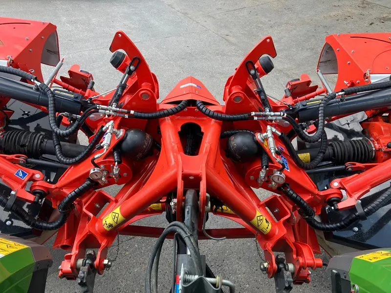 cc1446fd-6945-4661-82b3-8f90216a5fcf-Kuhn FC 8830 2.jpg