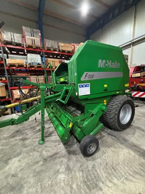 Rundballenpresse McHale F550