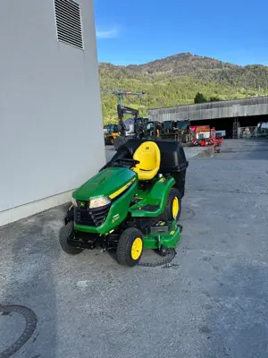 John Deere X590 mit 3-Sack Grasaufnahme, Demo 2025