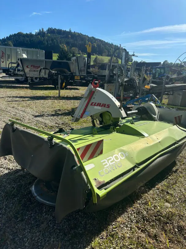 CLAAS CORTO 3200 F