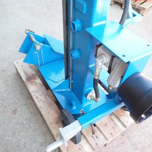 ecc54c15-2363-4dd7-a103-f67665b6c0cd-maerz 26 (3).jpg