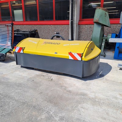 Frontscheibenmähwerk Knüsel Tornado 266