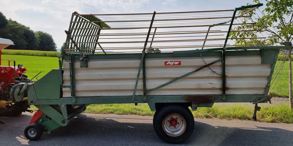 b8a3a0e5-1dad-4232-a903-135d16b87472-Linke Seite F4.jpg