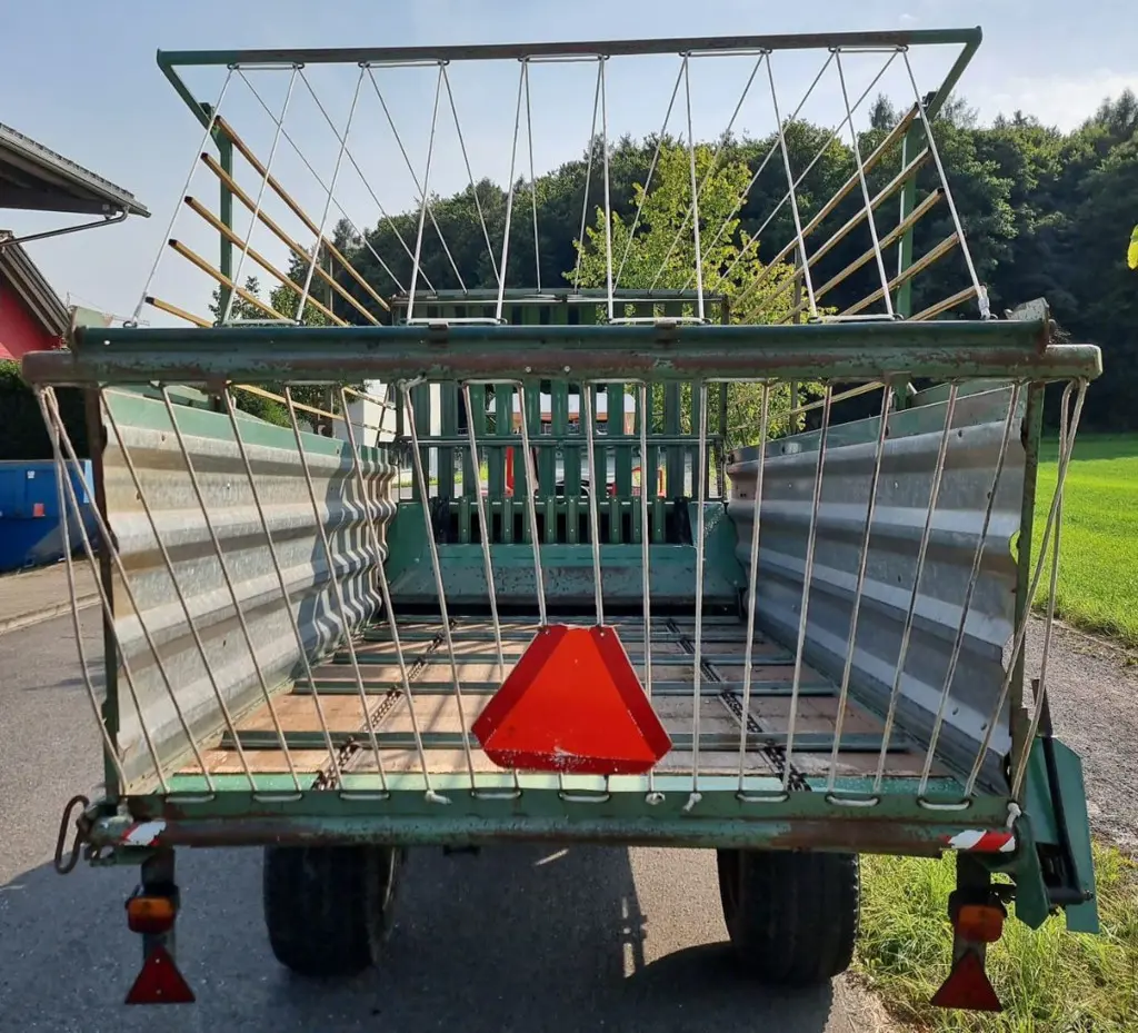 1925e3a0-0b59-46ae-9fe4-004b572e99e2-Hintenansicht F5.jpg