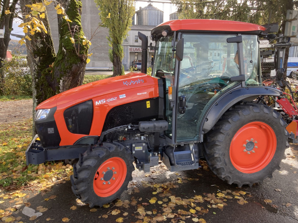 1a4796f7-1c7b-482a-b062-db17d42d3ef0-Kubota M5 - 082 Traktor.jpg