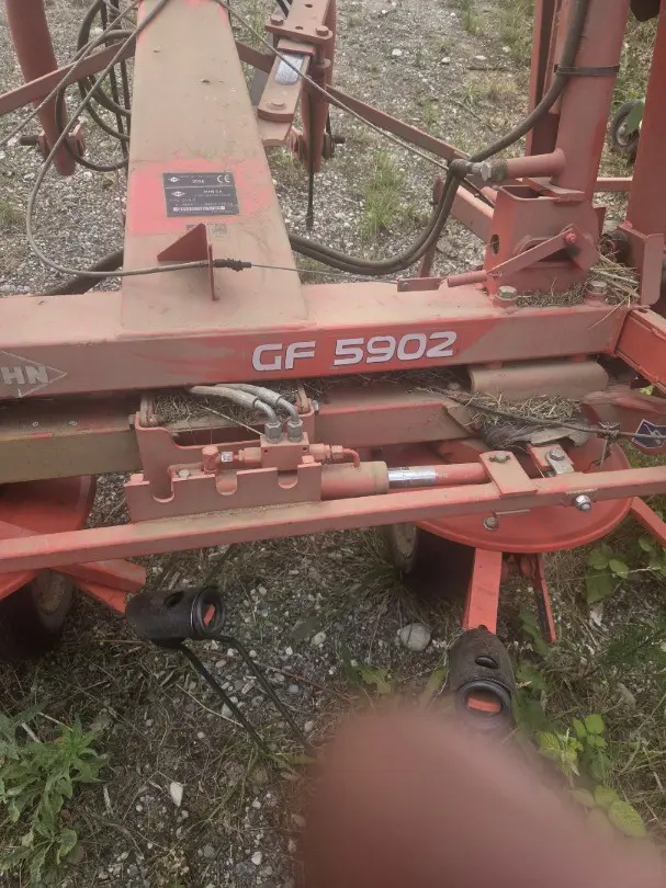 4e92e620-5e8b-46cb-91b9-542542e14807-Kuhn 1.jpg