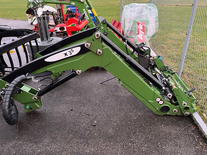 1b90688a-4774-48ce-a41e-ee9c91777f42-Frontlader X3S 211P IMG_4421.jpg