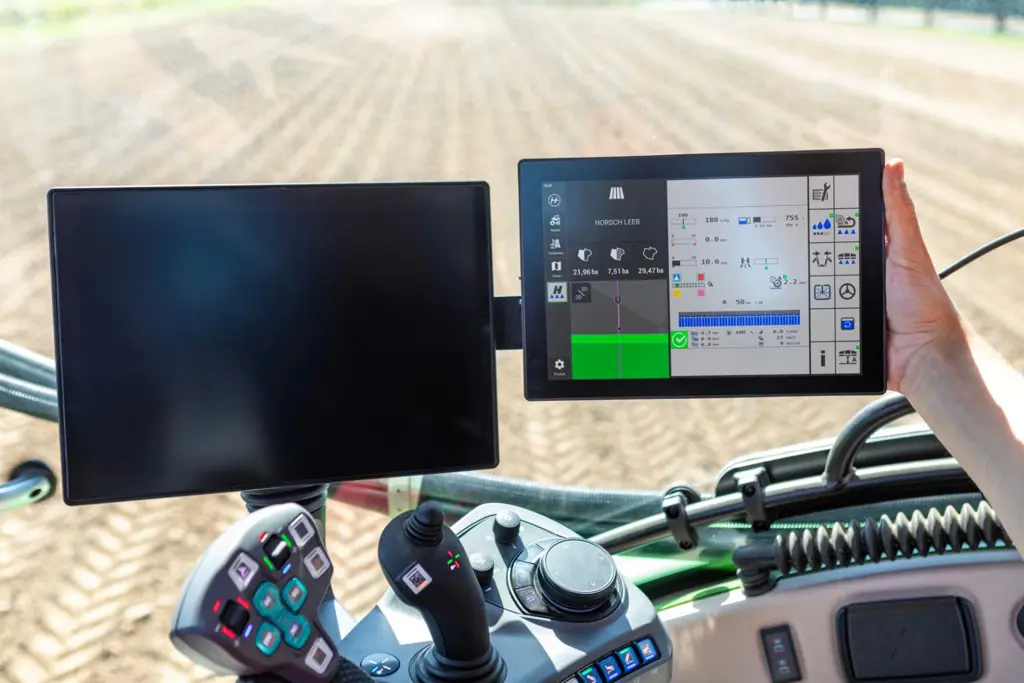 cbbebdb3-87e1-4033-9601-bdbfba95d877-Leeb CS eosT10 Terminal.jpg