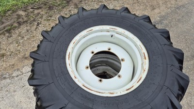 Radsatz vorne 14.9 R 20