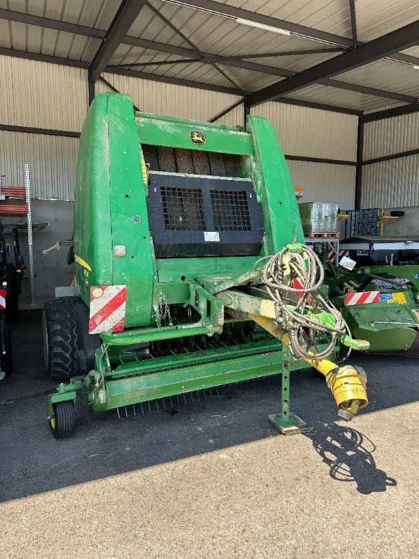 Presse à balles John Deere 854 cover edge