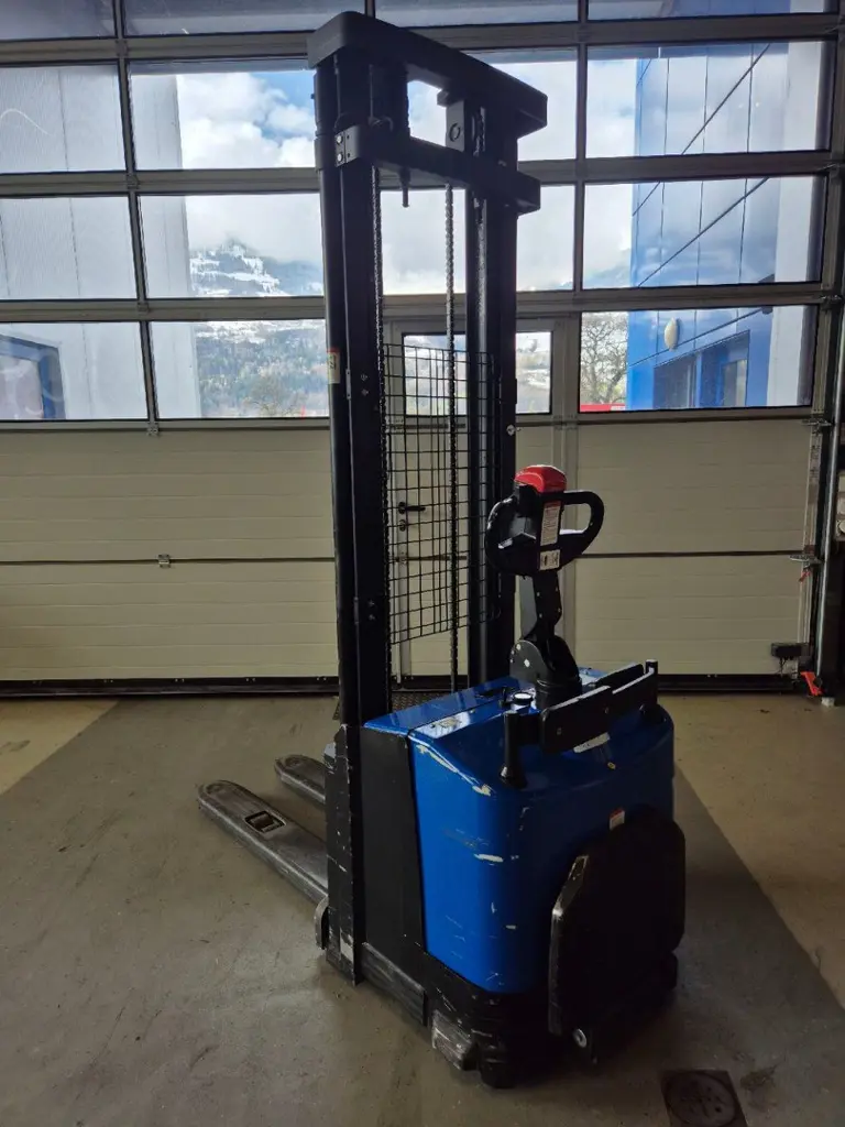 6620e3d8-a3d2-4a00-a30c-153c900481c1-electric-stacker-cdd12-030 (1).jpg