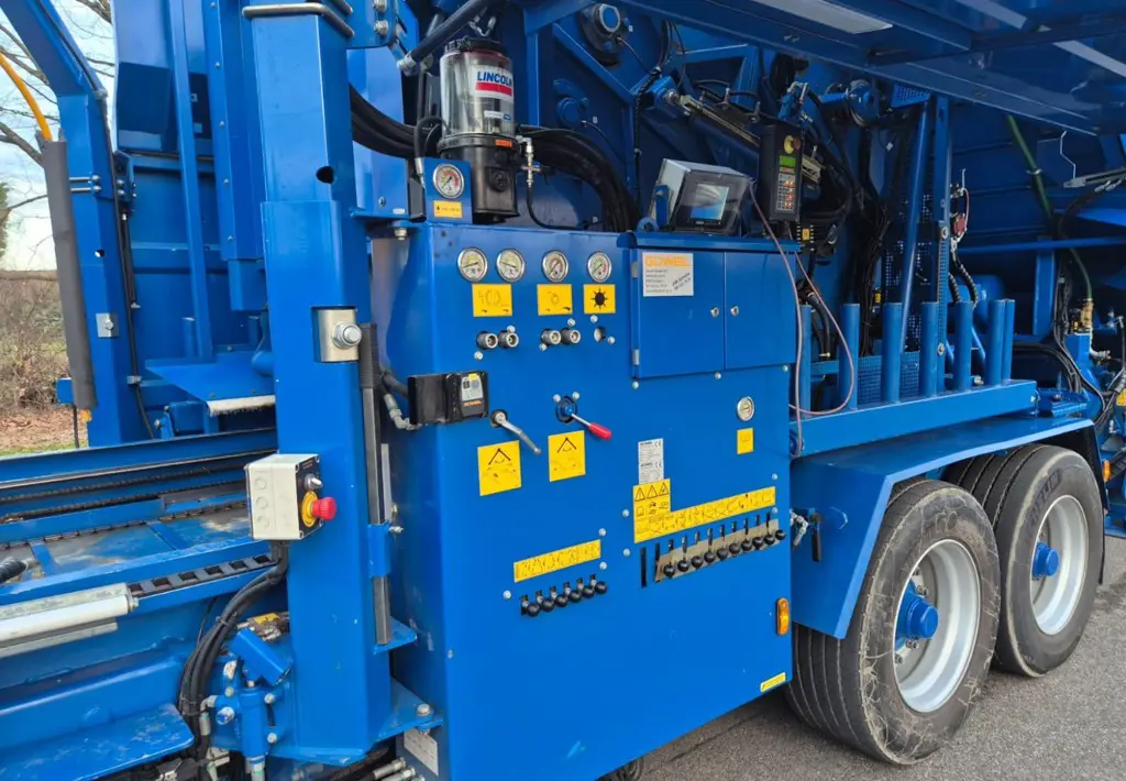 e568fc85-2052-43ff-be8c-2381158a8945-WhatsApp Image 2025-12-21 at 16.18.12 (4).jpg