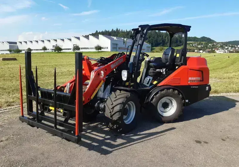 Hoflader Hoftrac Manitou Knicklader Kompaktlader Hofschlepper Pneulader