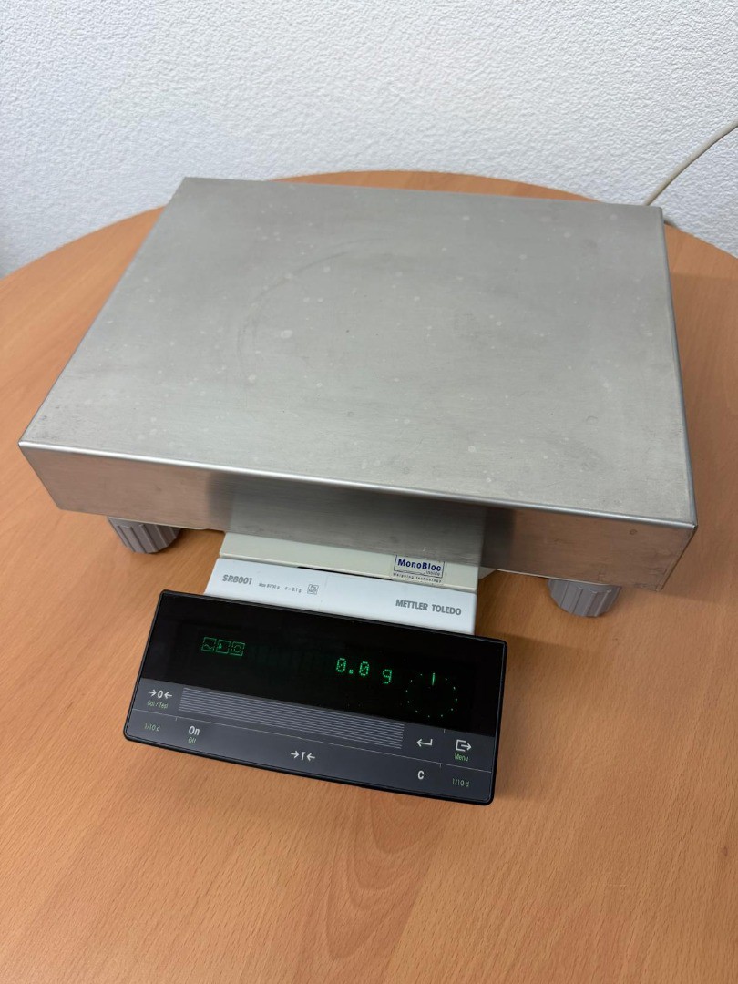 0b63d4cc-178e-4bfd-a6c2-79242cf41ac8-Mettler_Toledo_Präzisionswaage_SR8001_01.jpg