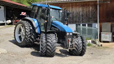 Traktor New Holland TS 100