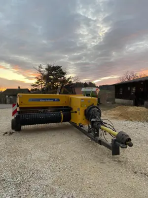 Presse à balles carrées New Holland