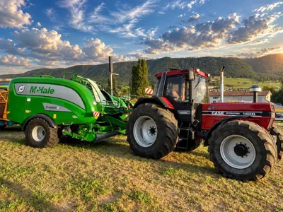 Rundballenpresse McHale Fusion 4+ Demo