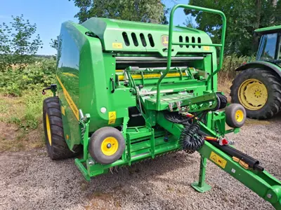 Festkammerpresse John Deere F442R Jg. 2026