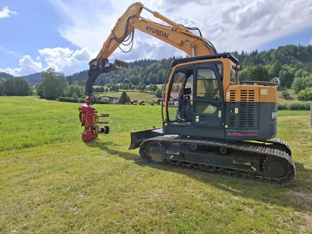 Hyundai R145LCR-9A / Woody 50-1