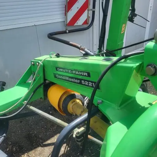 854cf670-4a6d-4df3-b05d-d8c154262b03-deutz fahr huttwil 2.jpg