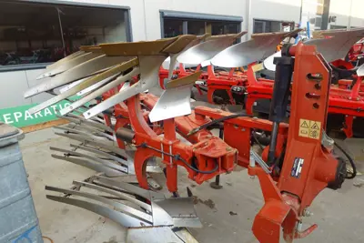 Charrue Grégoire Besson 4 corps