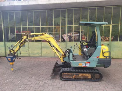 Bagger Yanmar B22