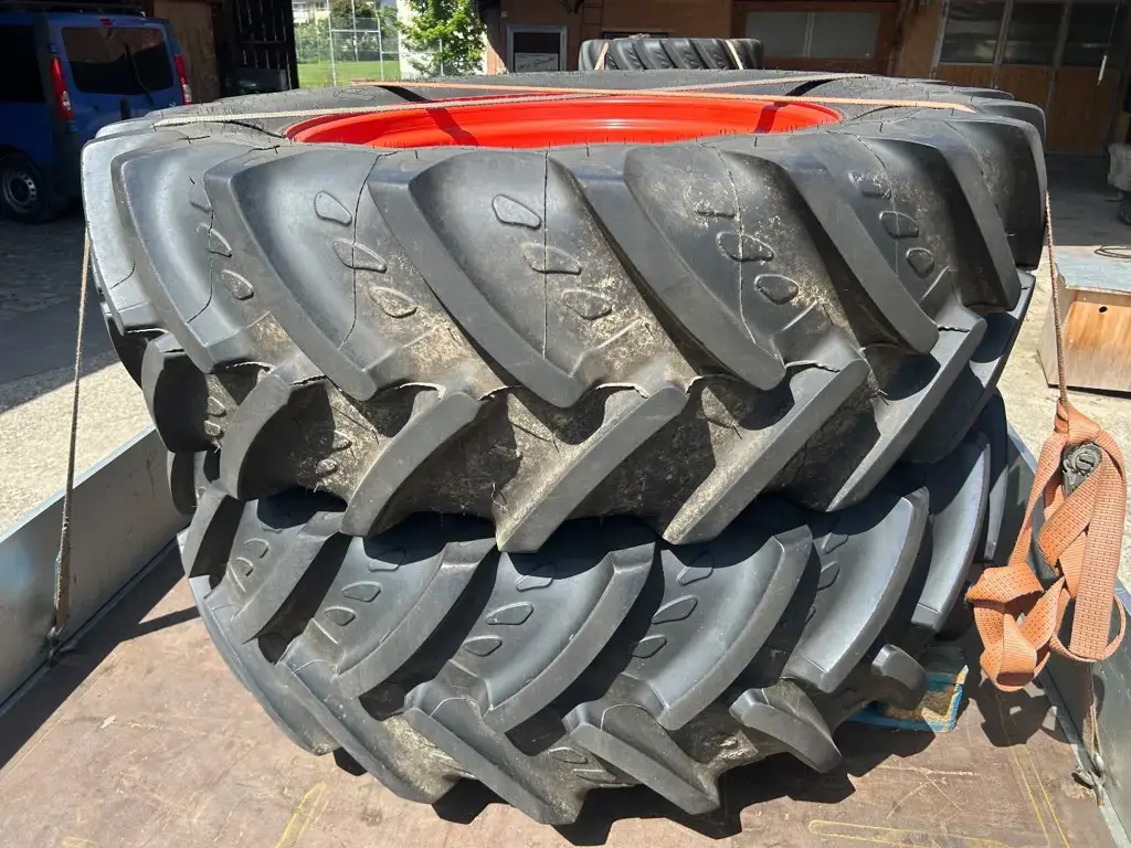 Kompletträder zu Claas Arion 400 oder MF