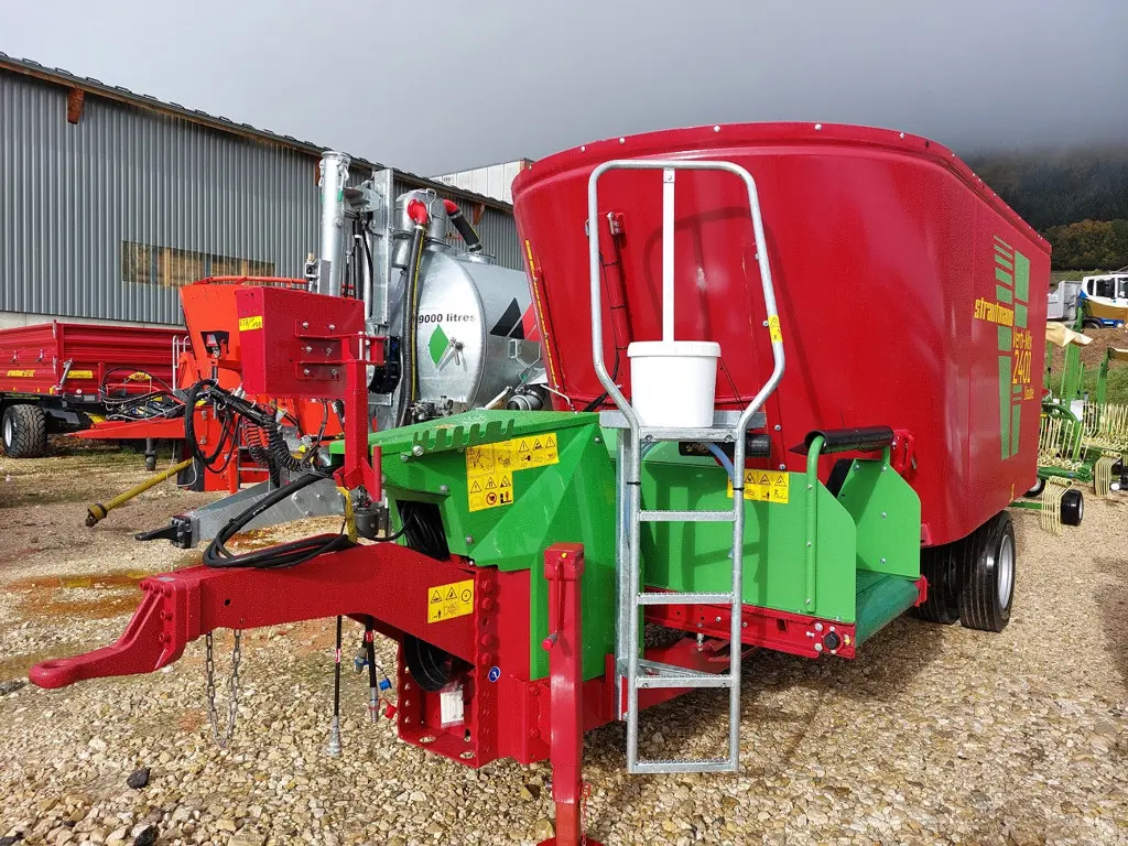 1056207e-cec1-483e-86a8-a2dff8eb9326-Strautmann 2401 (6).jpg