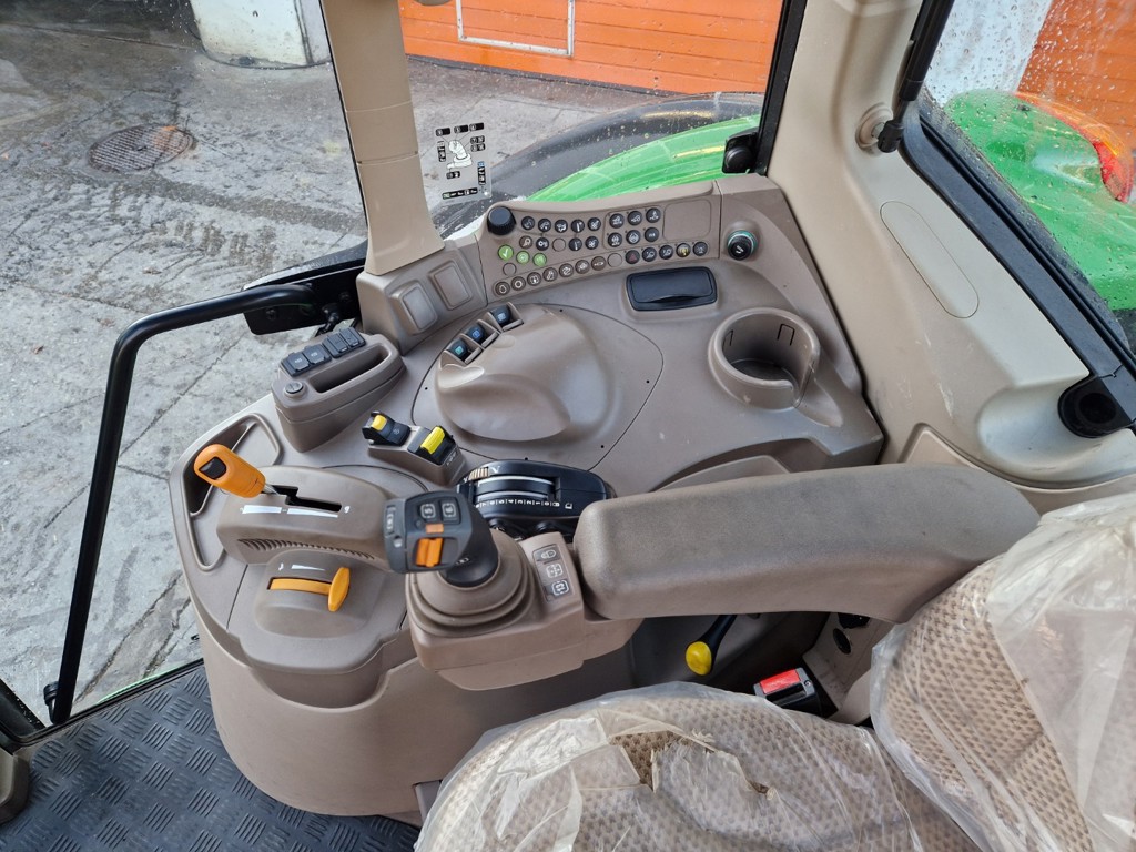 37104fdf-ebce-451b-821f-1fff71a35661-John Deere 6120M (4).jpg