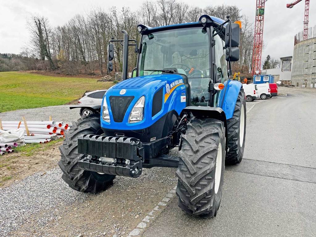 a388244f-4ad6-4112-b646-84cc559a7796-35873-New-Holland-Traktor-T-4.jpg