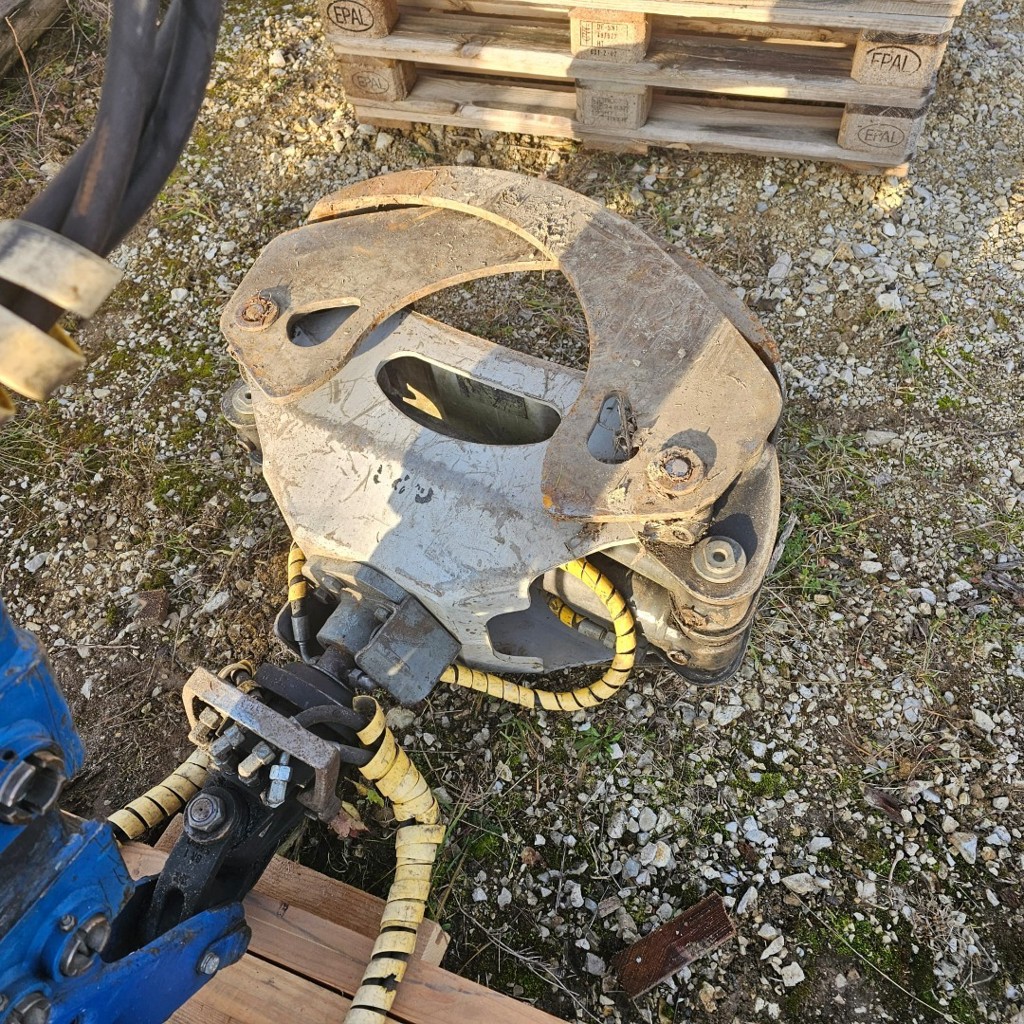 64e0fb4f-c2c3-4bb8-a1fc-b12d6bd6b683-WhatsApp Image 2025-12-11 à 18.jpg