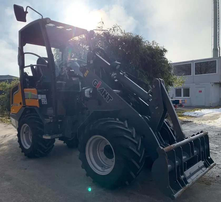 38d440ae-281d-4209-9433-3989018475ad-Leiserag-Giant-G2700E 3.jpg