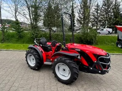 A. CARRARO Kompaktschlepper TRX 7800