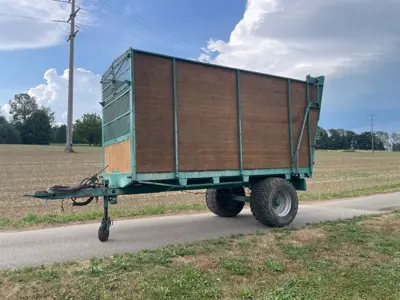 Häckselwagen / Transportwagen
