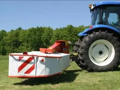 Scheibenmäher Mäknickzetter / Faucheuse conditionneuse KUHN FC 244-FF