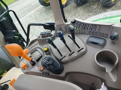 Traktor John Deere 6100M / Allrad / 40km/h / Lagertraktor