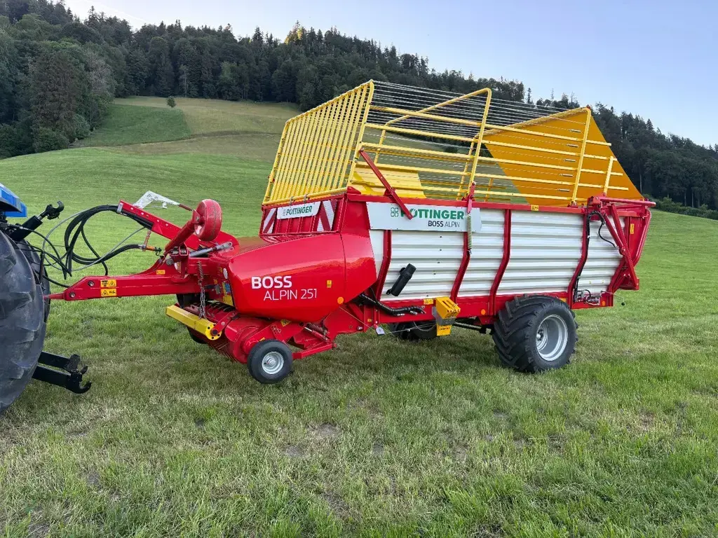 Ladewagen Pöttinger Boss Alpin 251